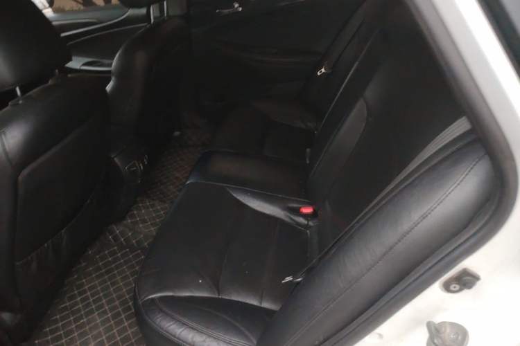 Used Hyundai Sonata 2011 2.0L Automatic Luxury Edition Left Rear Seat