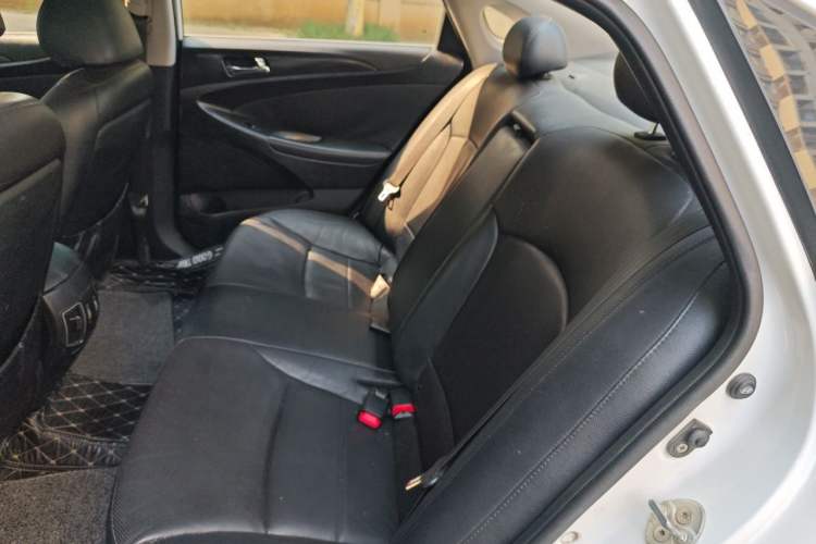 Used Hyundai Sonata 2011 2.0L Automatic Luxury Edition Left Rear Seat