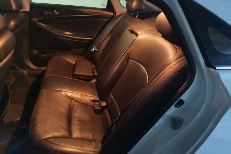 Used Hyundai Sonata 2011 2.4L Automatic Top-Tier Version Left Rear Seat