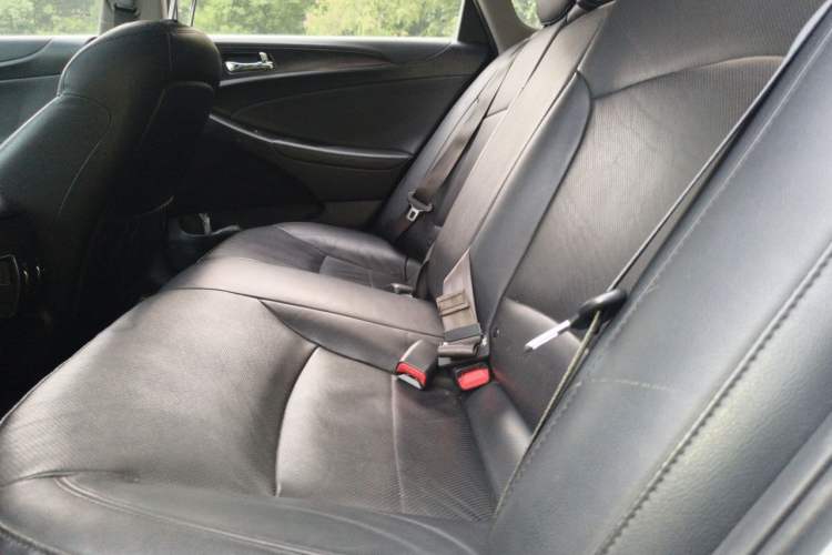 Used Hyundai Sonata 2011 2.0L Automatic Luxury Edition Left Rear Seat