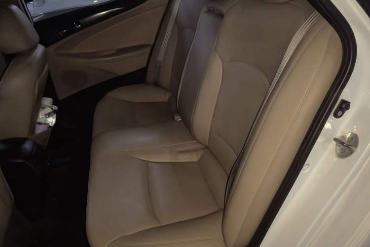 Used Hyundai Sonata 2011 2.0L Automatic Luxury Edition Left Rear Seat