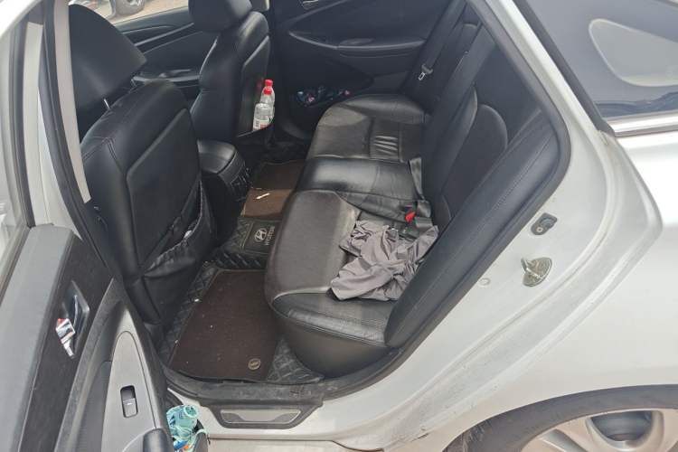Used Hyundai Sonata 2011 2.0L Automatic Luxury Edition Left Rear Seat