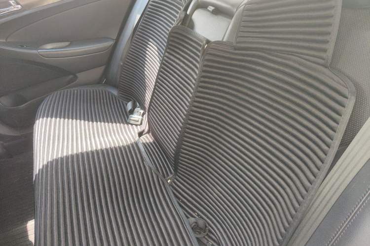 Used Hyundai Sonata 2011 2.0L Automatic Luxury Edition Left Rear Seat