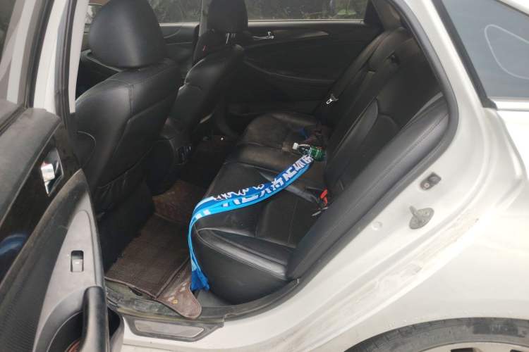 Used Hyundai Sonata 2011 2.4L Automatic Top-Tier Version Left Rear Seat