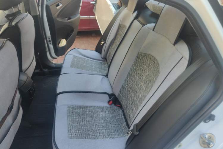 Used Hyundai Sonata 2011 2.0L Automatic Fashion Edition Left Rear Seat