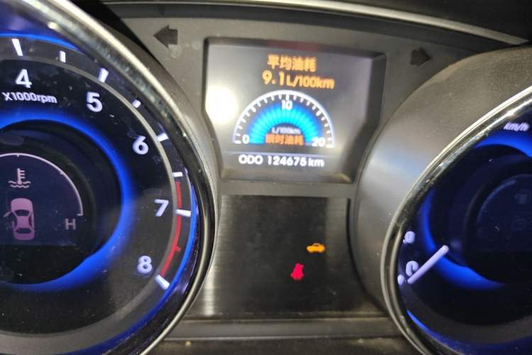 Used Hyundai Sonata 2011 2.0L Automatic Leading Edition Odometer Close Up
