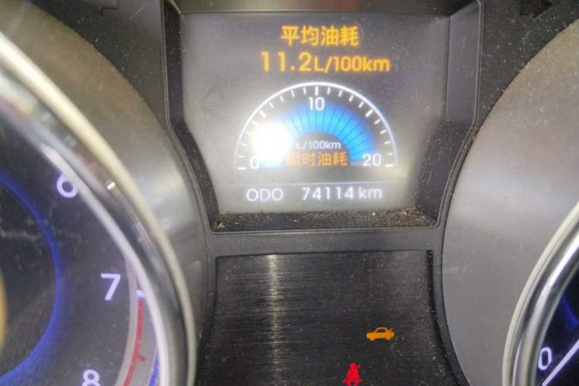 Used Hyundai Sonata 2011 2.0L Automatic Luxury Edition Odometer Close Up
