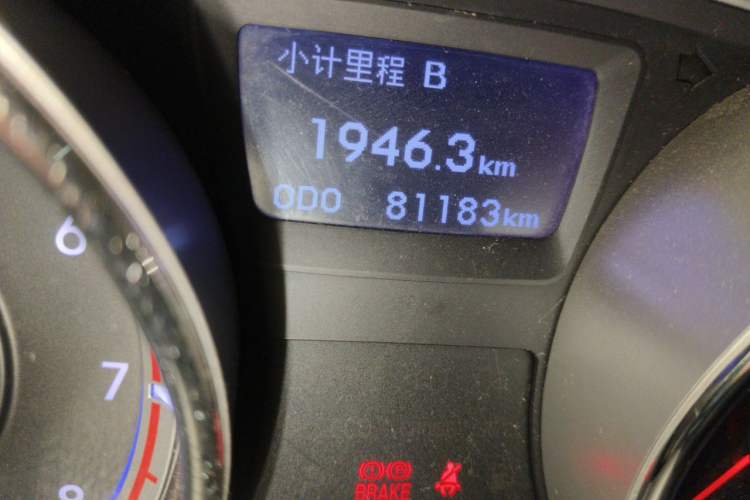 Used Hyundai Sonata 2011 2.0L Automatic Fashion Edition Odometer Close Up