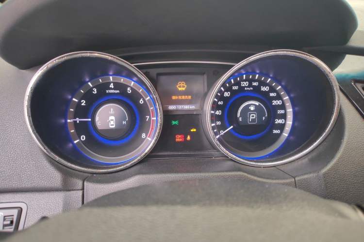 Used Hyundai Sonata 2011 2.0L Automatic Prestige Edition Odometer Close Up