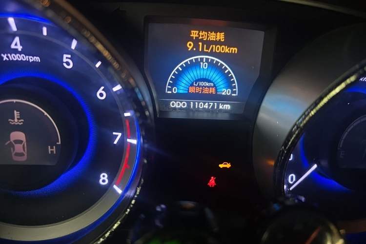 Used Hyundai Sonata 2011 2.0L Automatic Luxury Edition Odometer Close Up