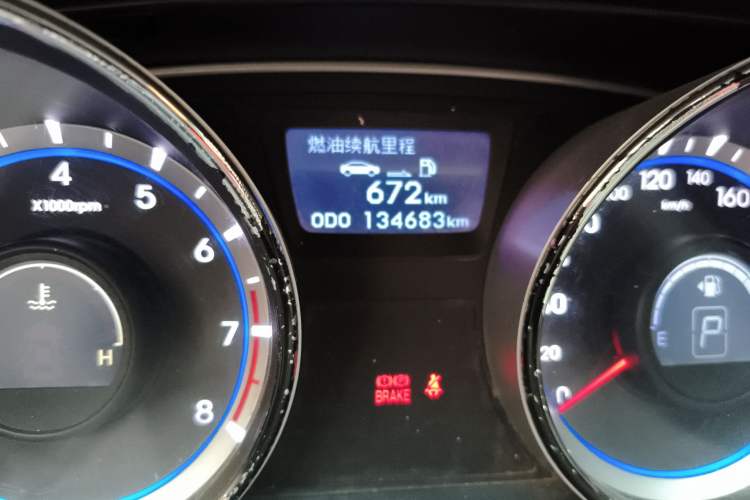 Used Hyundai Sonata 2011 2.0L Automatic Fashion Edition Odometer Close Up