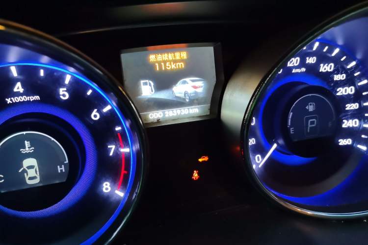 Used Hyundai Sonata 2011 2.0L Automatic Leading Edition Odometer Close Up