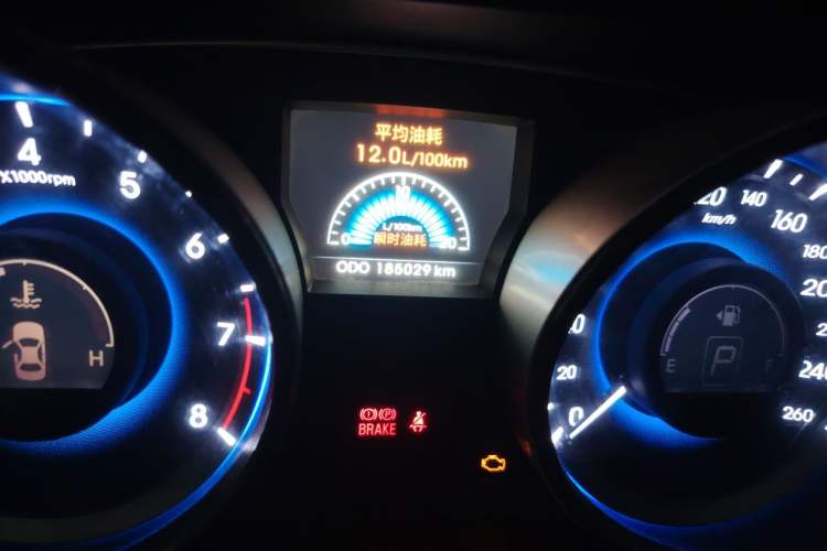 Used Hyundai Sonata 2011 2.0L Automatic Luxury Edition Odometer Close Up