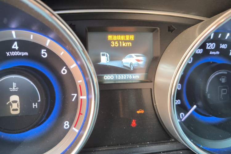 Used Hyundai Sonata 2011 2.0L Automatic Leading Edition Odometer Close Up