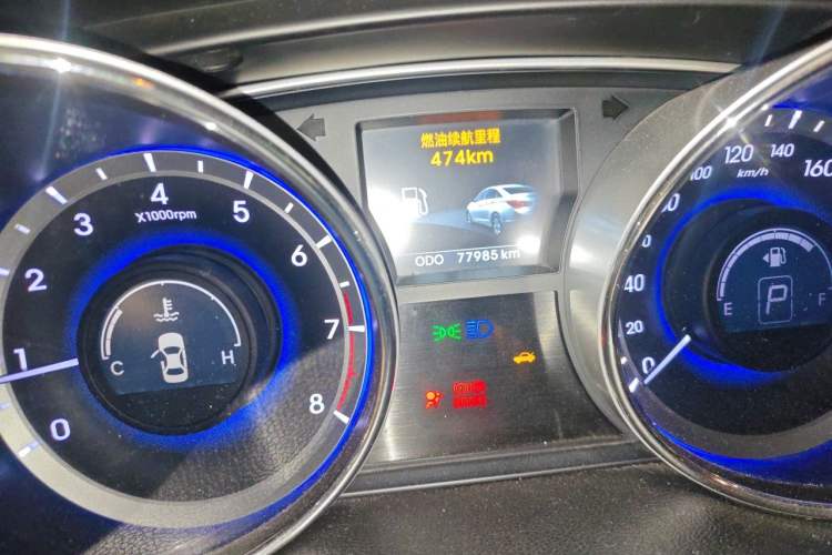Used Hyundai Sonata 2011 2.0L Automatic Luxury Edition Odometer Close Up