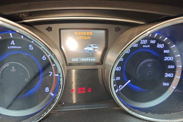 Used Hyundai Sonata 2011 2.0L Automatic Leading Edition Odometer Close Up