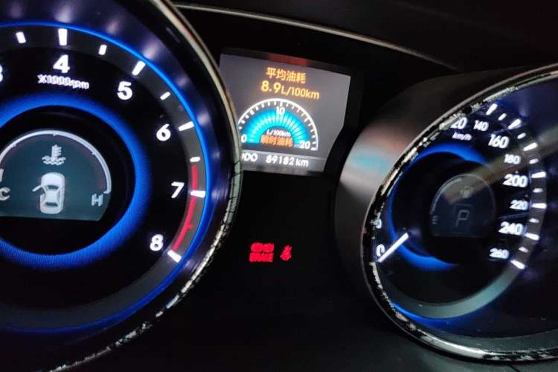 Used Hyundai Sonata 2011 2.0L Automatic Top-Grade Version Odometer Close Up