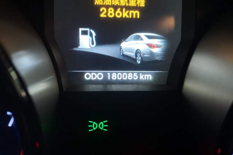 Used Hyundai Sonata 2011 2.4L Automatic Top-Tier Version Odometer Close Up