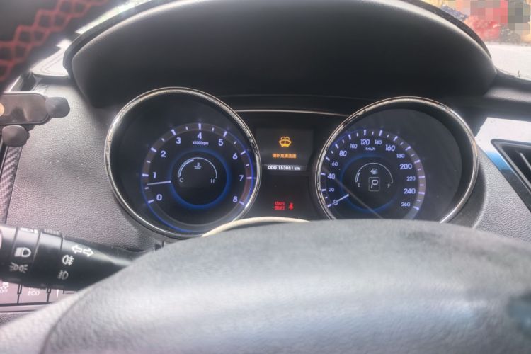 Used Hyundai Sonata 2011 2.0L Automatic Leading Edition Odometer Close Up