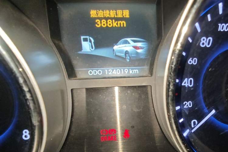 Used Hyundai Sonata 2011 2.0L Automatic Luxury Edition Odometer Close Up