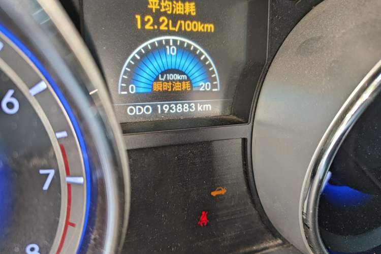 Used Hyundai Sonata 2011 2.0L Automatic Prestige Edition Odometer Close Up