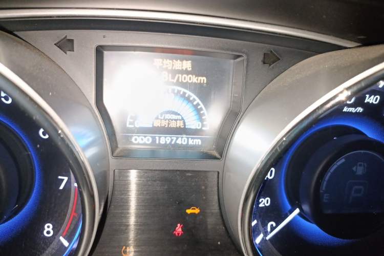 Used Hyundai Sonata 2011 2.0L Automatic Luxury Edition Odometer Close Up