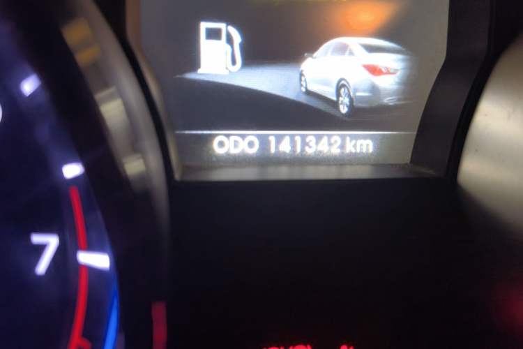Used Hyundai Sonata 2011 2.0L Automatic Luxury Edition Odometer Close Up