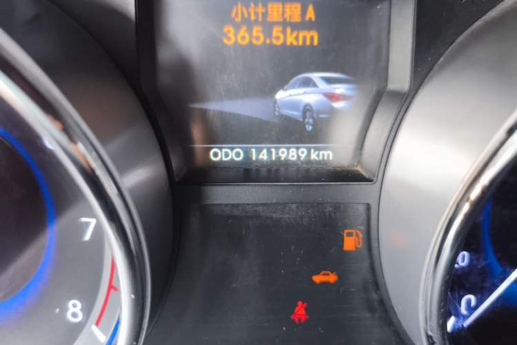 Used Hyundai Sonata 2011 2.0L Automatic Supreme Edition Odometer Close Up