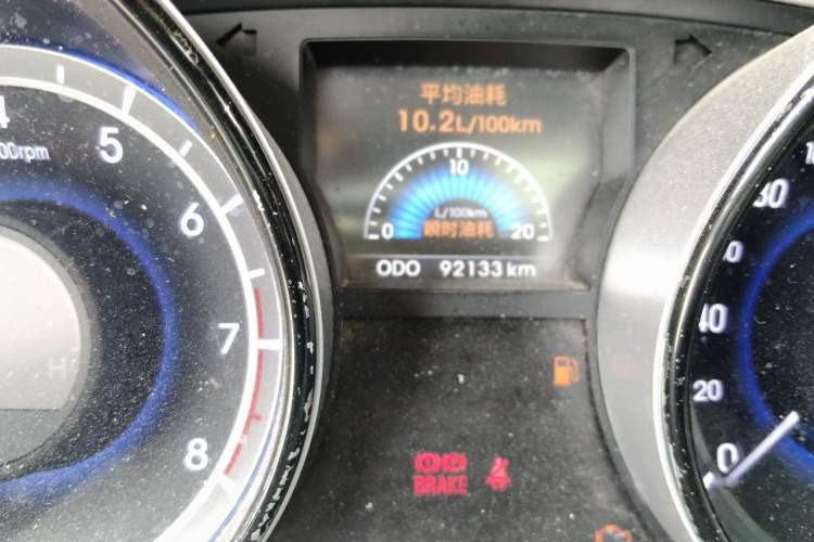 Used Hyundai Sonata 2011 2.0L Automatic Luxury Edition Odometer Close Up