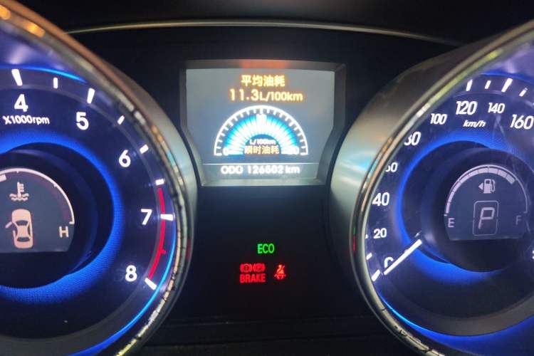Used Hyundai Sonata 2011 2.0L Automatic Luxury Edition Odometer Close Up