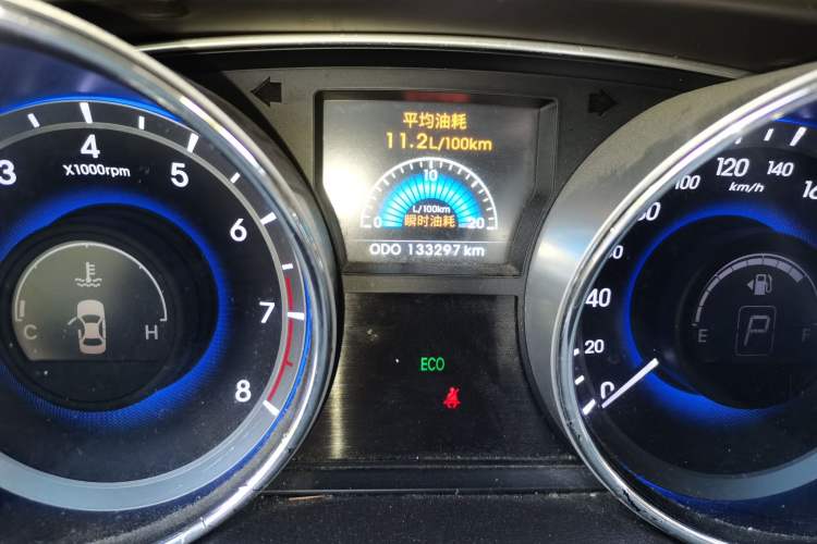 Used Hyundai Sonata 2011 2.0L Automatic Top-Grade Version Odometer Close Up