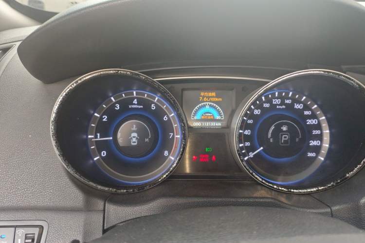 Used Hyundai Sonata 2011 2.0L Automatic Leading Edition Odometer Close Up