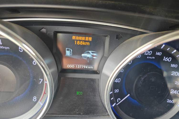 Used Hyundai Sonata 2011 2.0L Automatic Supreme Edition Odometer Close Up