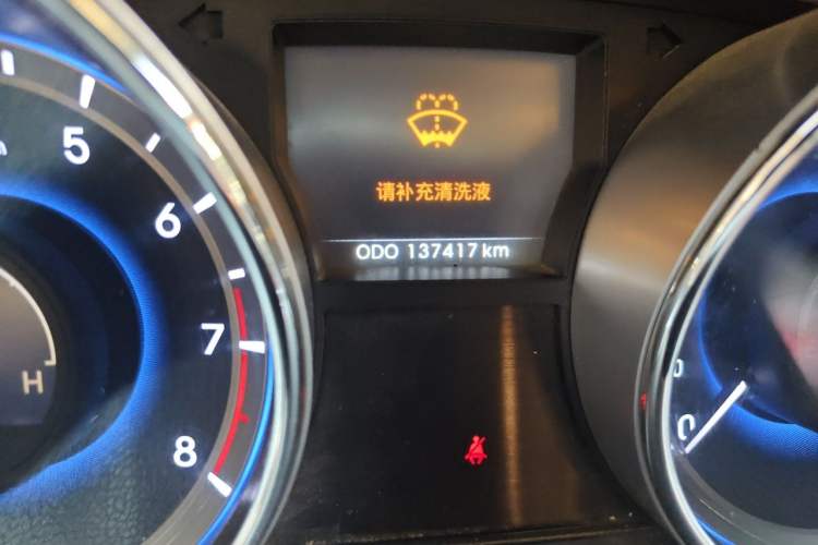 Used Hyundai Sonata 2011 2.0L Automatic Prestige Edition Odometer Close Up