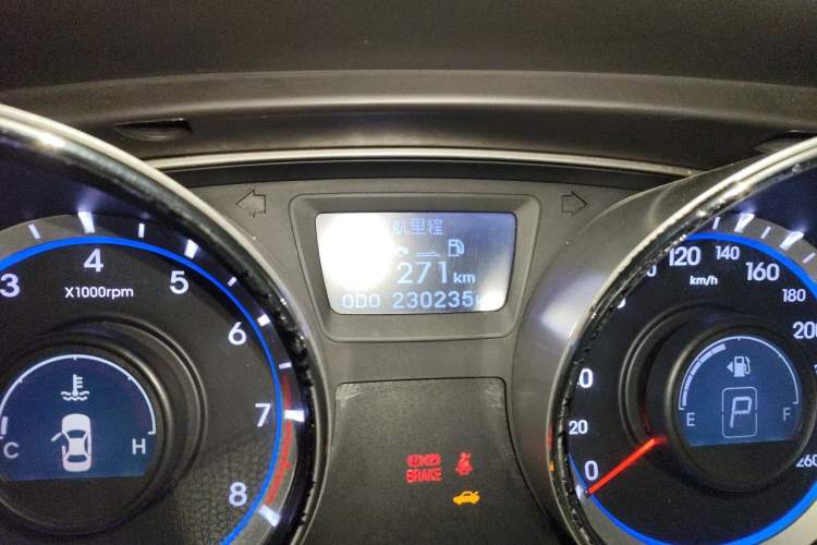 Used Hyundai Sonata 2011 2.0L Automatic Fashion Edition Odometer Close Up