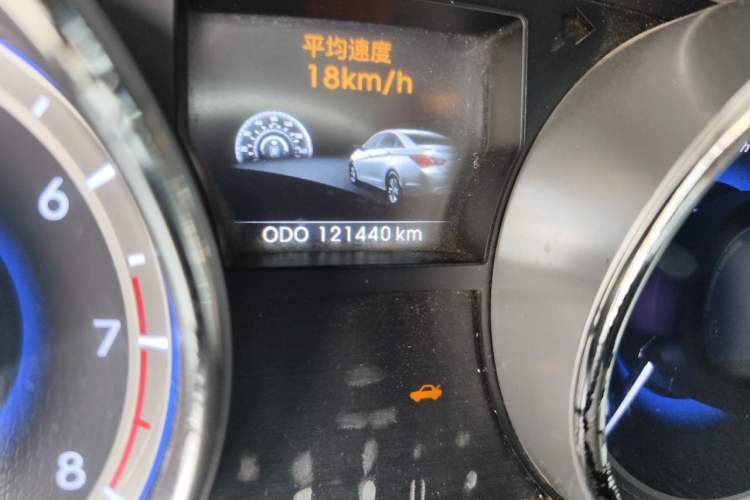 Used Hyundai Sonata 2011 2.0L Automatic Leading Edition Odometer Close Up