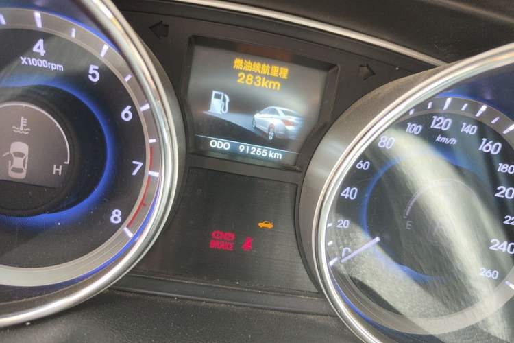 Used Hyundai Sonata 2011 2.0L Automatic Luxury Edition Odometer Close Up