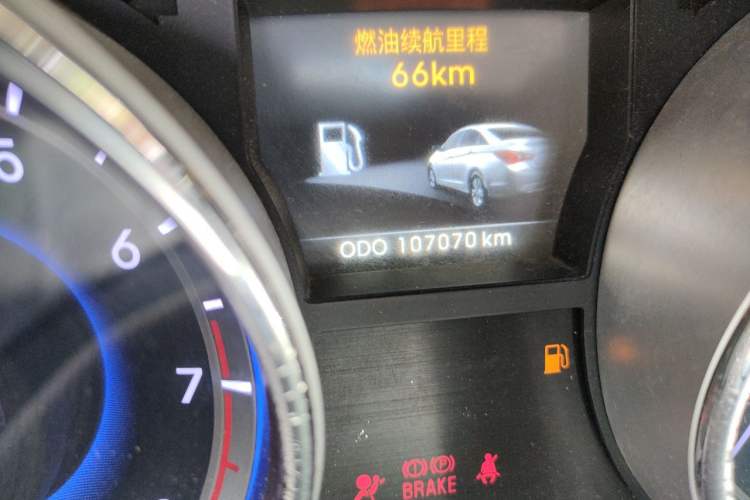 Used Hyundai Sonata 2011 2.0L Automatic Leading Edition Odometer Close Up