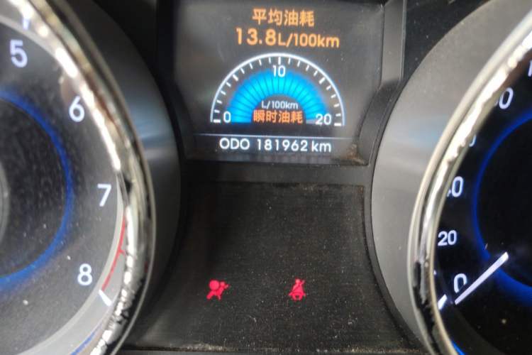 Used Hyundai Sonata 2011 2.4L Automatic Top-Tier Version Odometer Close Up