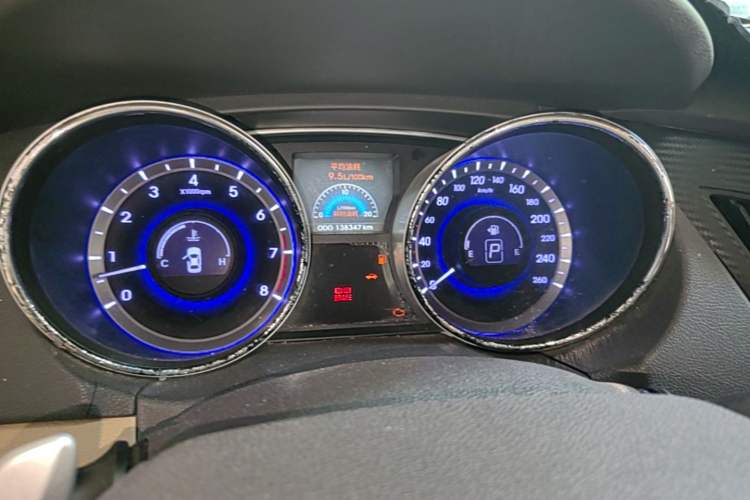 Used Hyundai Sonata 2011 2.0L Automatic Top-Grade Version Odometer Close Up