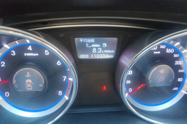 Used Hyundai Sonata 2011 2.0L Automatic Fashion Edition Odometer Close Up