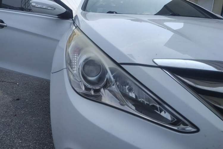 Used Hyundai Sonata 2011 2.0L Automatic Luxury Edition Right Front Headlight
