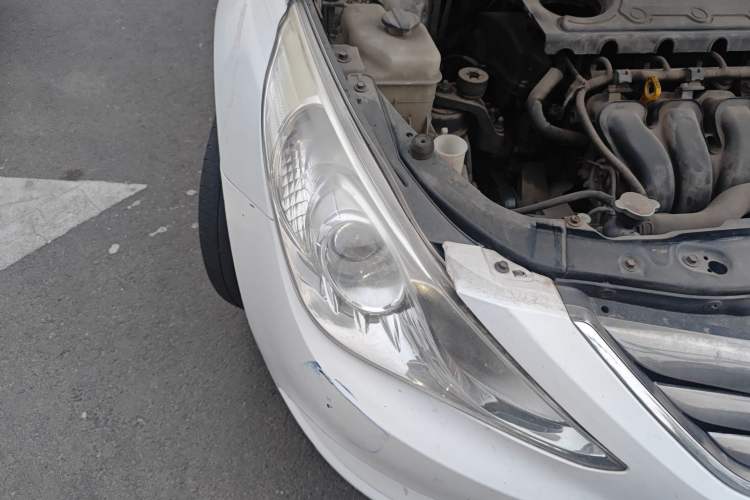 Used Hyundai Sonata 2011 2.0L Automatic Prestige Edition Right Front Headlight