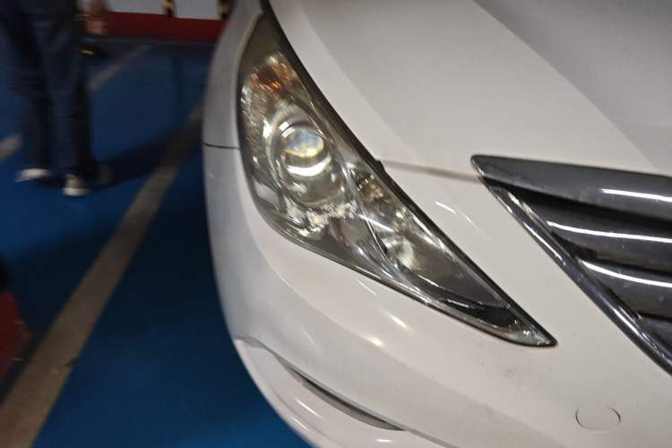 Used Hyundai Sonata 2011 2.0L Automatic Leading Edition Right Front Headlight