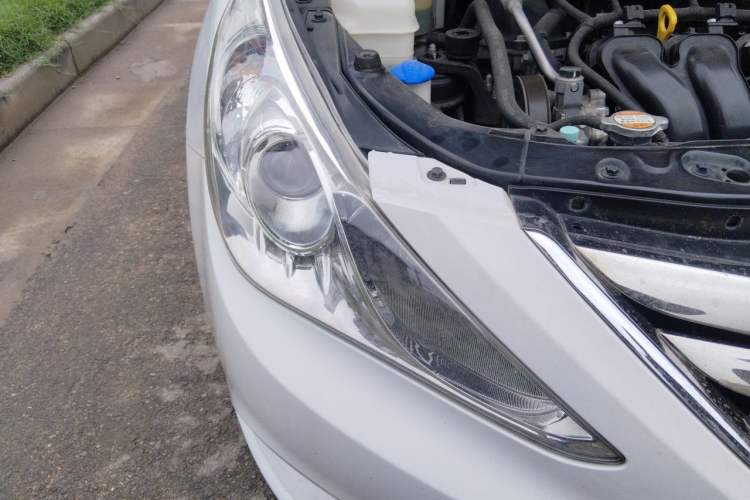 Used Hyundai Sonata 2011 2.0L Automatic Luxury Edition Right Front Headlight