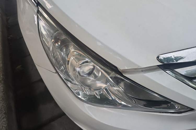 Used Hyundai Sonata 2011 2.0L Automatic Luxury Edition Right Front Headlight