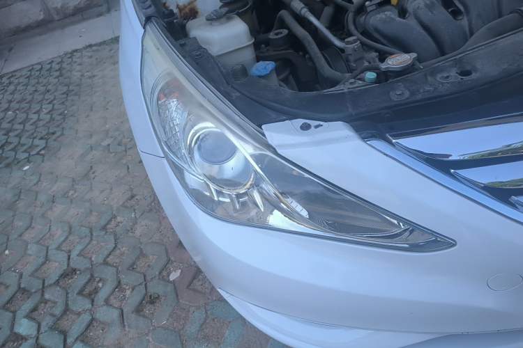 Used Hyundai Sonata 2011 2.0L Automatic Luxury Edition Right Front Headlight