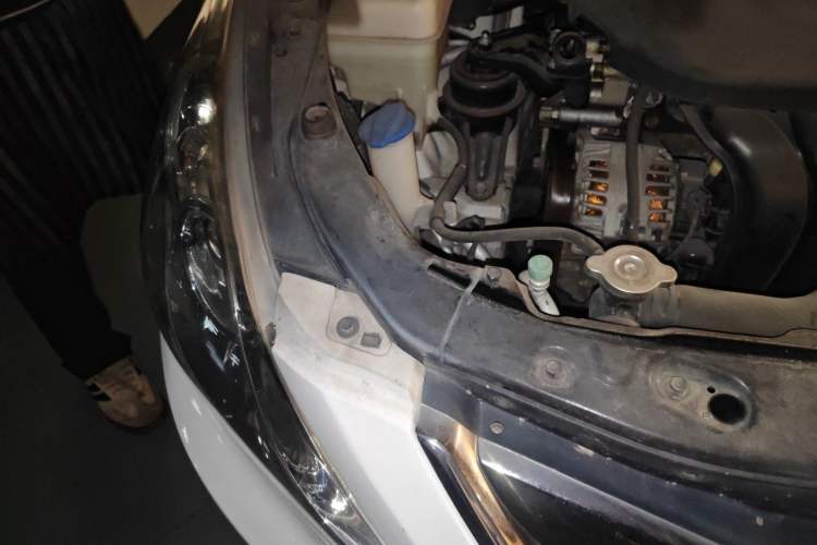Used Hyundai Sonata 2011 2.0L Automatic Luxury Edition Right Front Headlight
