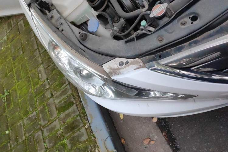 Used Hyundai Sonata 2011 2.0L Automatic Luxury Edition Right Front Headlight