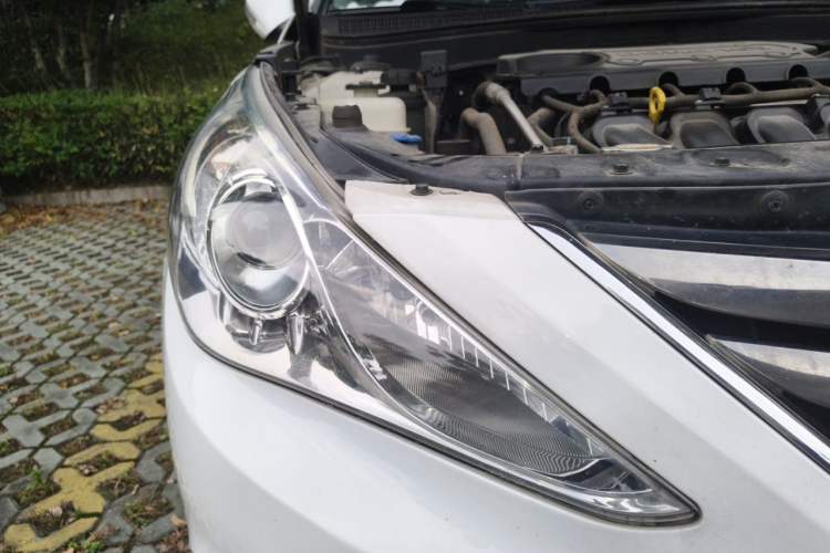 Used Hyundai Sonata 2011 2.0L Automatic Luxury Edition Right Front Headlight